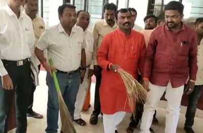 तहसीलदार कार्यालयात जाळ्या, जळमटं, एक झाडू आमदाराच्या हातात दुसरा तहसीलदाराच्या