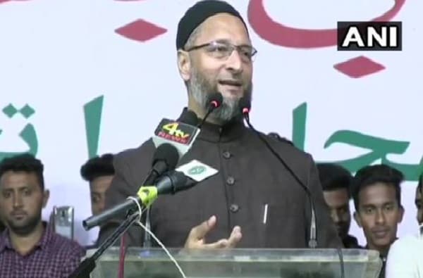 पैसे काँग्रेसकडून घ्या, पण मत मला द्या, ओवेसींकडूनही लक्ष्मीदर्शनाचा सल्ला