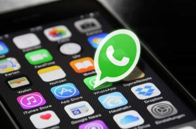 WhatsApp मध्ये मोठा बदल, चॅटिंगचा रंगही बदलता येणार