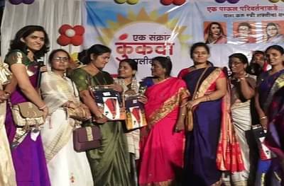 विधवा महिलांकडून बीडमध्ये मकर संक्रांती मोठ्या उत्साहात साजरी