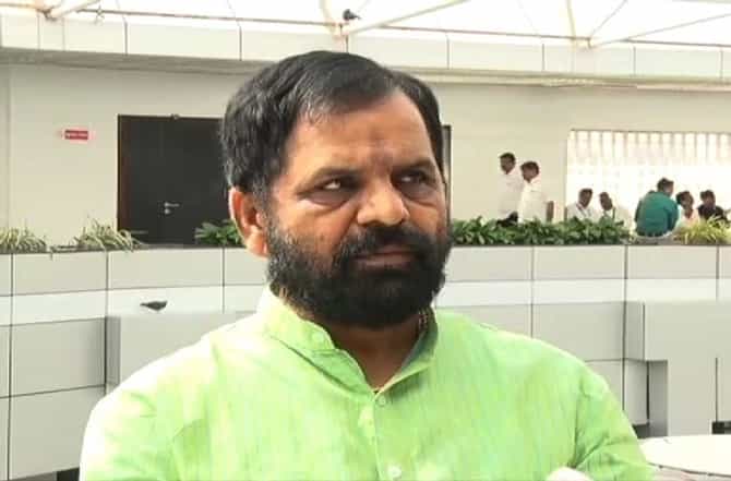 रायगडचे पालकमंत्रिपद न मिळाल्याने नाराज, शिवसेनेचे तिन्ही आमदार उद्धव ठाकरेंच्या भेटीला