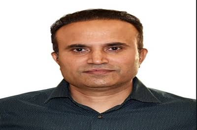 फडणवीसांच्या मर्जीतील अधिकारी प्रवीण दराडेंची बदली, महापौरांना बंगला न देणं अंगलट?