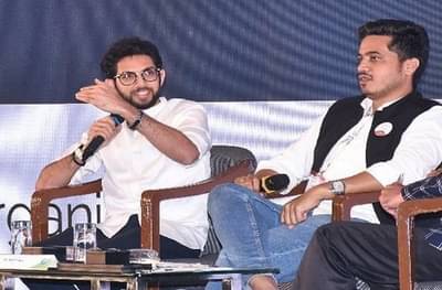 नाईट लाईफचा निर्णय स्वागतार्ह, रोहित पवारांकडून मित्र आदित्य ठाकरेंचं तोंडभरुन कौतुक