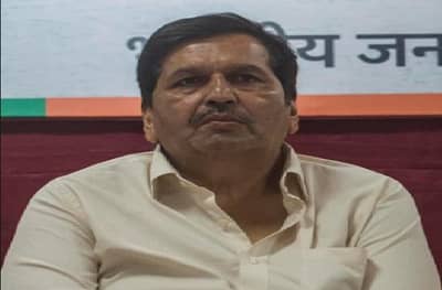 मंगलप्रभात लोढांना धक्का, मुंबई भाजप प्रदेशाध्यक्षपदावरुन हटवण्याची चिन्हं