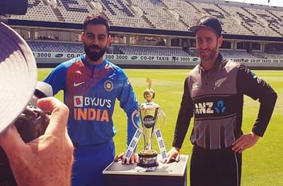 IndvsNZ T20 : सुपर ओव्हरमध्ये रोहित शर्माचे 2 षटकार, भारताचा थरारक विजय