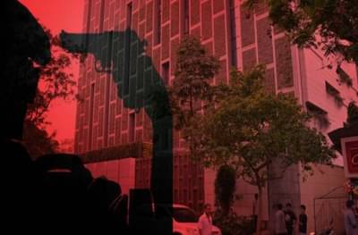 अंबानीच्या घराबाहेरील CRPF जवानाचा बंदुकीतून गोळी सुटल्याने मृत्यू