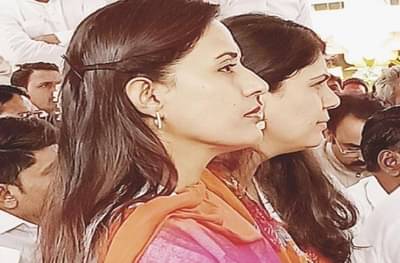 पंकजा मुंडेंनंतर आता प्रीतम मुंडेंची फेसबुक पोस्ट वायरल