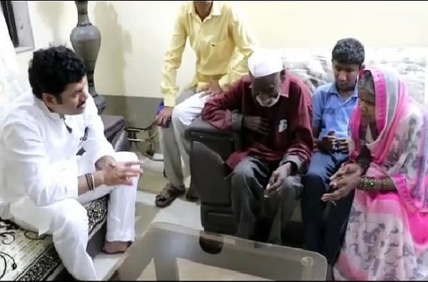 एकाच कुटुंबातील सहा अंध व्यक्तींना धनंजय मुंडेंचा मदतीचा हात