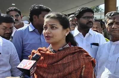 भाजप नेते पाठीत खंजीर खुपसतात : प्रणिती शिंदे