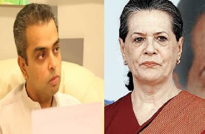 सेना-राष्ट्रवादीचा आश्वासनपूर्तीवर भर, आता काँग्रेसनेही करावं, मिलिंद देवरांचं सोनिया गांधींना पत्र