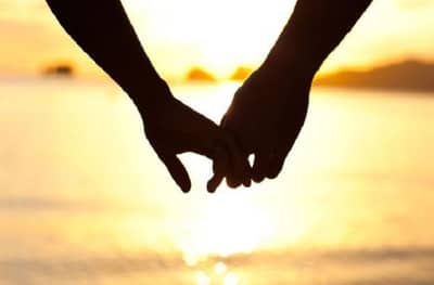 मुलांच्या लग्नापूर्वी पळून गेलेले विहीण-व्याही परतले