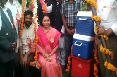 156 बाटल्या रक्तदान, राज्यमंत्री बच्चू कडू यांची सपत्नीक रक्ततुला