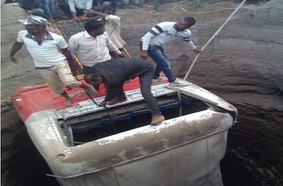 18 तासांची झुंज अपयशी, नाशिकमधील विहिरीत पडलेल्या एसटीतून अखेर बाळाचा मृतदेह बाहेर