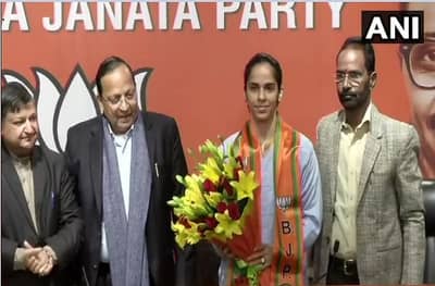 भारताची फुलराणी राजकीय मैदानात, बॅडमिंटनपटू सायना नेहवालचा भाजपप्रवेश