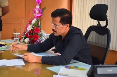 दुसऱ्याच दिवशी फैसला ऑन द स्पॉट, तुकाराम मुंढेंचा चार कर्मचाऱ्यांना दणका!