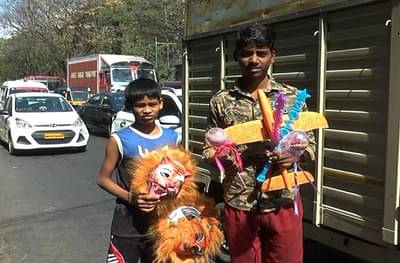 गजरे विकणारी मुलं इस्रो भेटीला, ठाण्याच्या सिग्नल शाळेतील दोघांची निवड