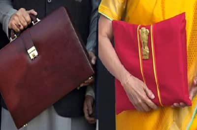 सूटकेस ते लाल रंगाचं कापड, अर्थमंत्री निर्मला सीतारमण यांनी नवा ट्रेण्ड का आणला?
