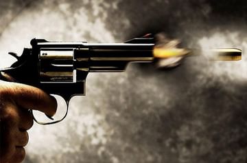 Pune Firing : पुण्यात पूर्ववैमनस्यातून पोलीस पाटलावर गोळीबार