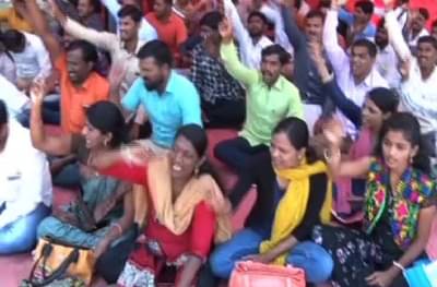 उद्धव ठाकरेंना महाबळेश्वर फिरायला वेळ, आमच्यासाठी नाही, बेरोजगार मराठा तरुणांचा मातोश्रीसमोर आत्मदहनाचा इशारा