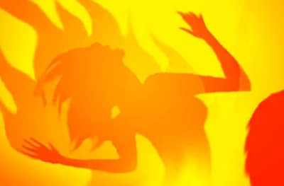 दोन दिवसांपासून कॉलेजमधून बेपत्ता, अर्धवट जळालेला तरुणीचा मृतदेह सापडला