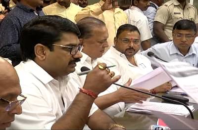 सार्वजनिक कामापासून वैयक्तिक कामांची गाऱ्हाणी मंत्र्यांसमोर, कोल्हापूरच्या तीन मंत्र्यांचा जनता दरबार