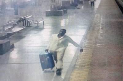 व्हॉट्सअॅप फोटोवरुन प्रवाशाने बॅग ओळखली, सहा लाखांचे दागिने चोरणारी टोळी जेरबंद