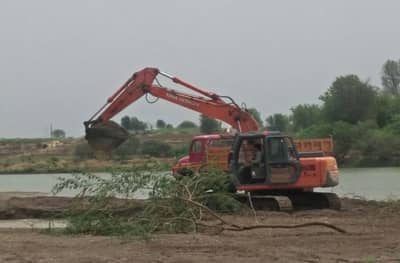 भीमा नदी पात्रात अवैध वाळू उपसा करणाऱ्यांविरोधात मोठी कारवाई, 2 कोटींचा मुद्देमाल जप्त