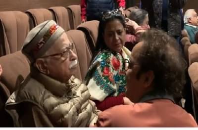 चित्रपट पाहताना लालकृष्ण आडवाणींना अश्रू अनावर, सोशल मीडियावर व्हिडीओ व्हायरल