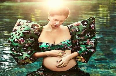 बॉलिवूड अभिनेत्री कल्कीला लग्नाआधीच बाळ!