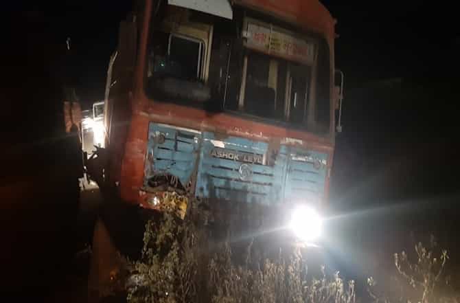 साखरपुड्यावरुन परतताना कार-एसटीचा अपघात, एकाच कुटुंबातील तिघांचा मृत्यू