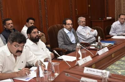 मंत्रिमंडळातील चर्चा बाहेर फोडू नका, मुख्यमंत्र्यांनी दिलेली तंबीही मंत्र्यांनी फोडली