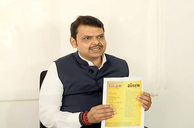 उद्धवजी, राष्ट्रपुरुषांचा अपमान करणाऱ्या काँग्रेसबद्दल तुमची भूमिका स्पष्ट करा : देवेंद्र फडणवीस