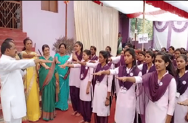 ना प्रेम करणार, ना प्रेम विवाह, व्हॅलेंटाईन्स डेला शाळेत विद्यार्थिनींना शपथ