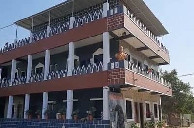 2400 चौ.फू. बंगल्याला किल्ल्याचा आकार, जळगावात शिवप्रेमीने रायगड साकारला