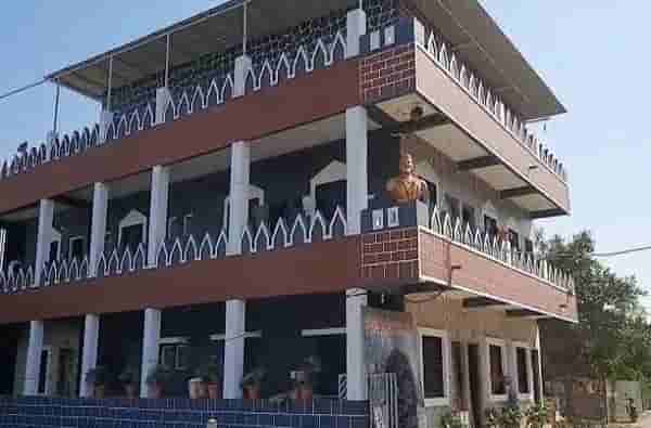 2400 चौ.फू. बंगल्याला किल्ल्याचा आकार, जळगावात शिवप्रेमीने रायगड साकारला