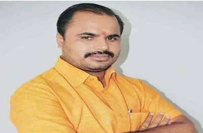 शिवसेनेच्या माजी पदाधिकाऱ्याला दिलासा, चिंटू महाराजवरील एफआयआर रद्द