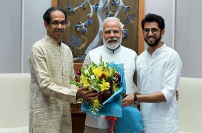 मुख्यमंत्री उद्धव ठाकरे-पंतप्रधान नरेंद्र मोदींची भेट, आदित्य ठाकरेंचीही विशेष उपस्थिती