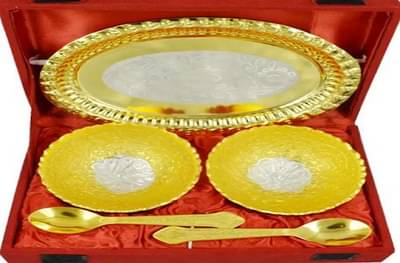 अमेरिकेचे अध्यक्ष डोनाल्ड ट्रम्प आणि कुटुंब सोन्याच्या ताटात जेवणार?