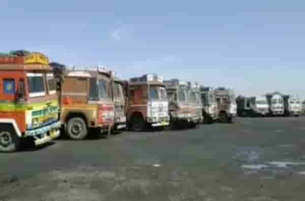 चंद्रपूरमध्ये कोळशाचं मोठं रॅकेट उघड, 24 ट्रक पोलिसांच्या ताब्यात