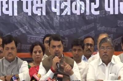 त्यांनी आधी आपापसांत संवाद साधावा, मग आम्हाला बोलवावं, फडणवीसांचा ठाकरे सरकारवर घणाघात