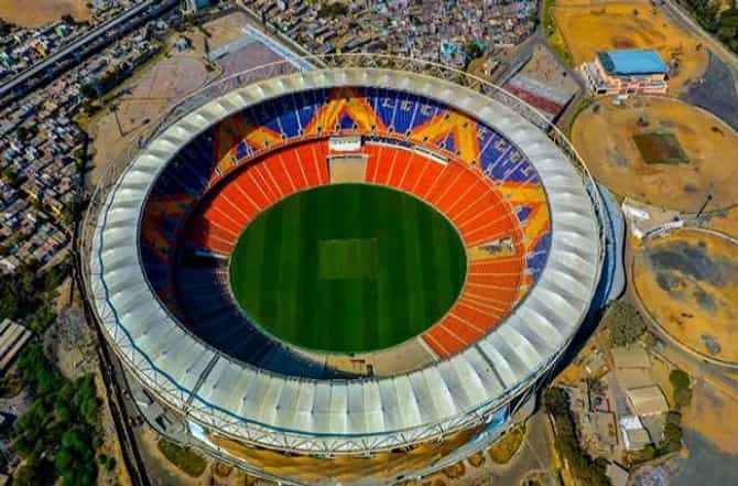 Motera Cricket Stadium | मोटेराच्या मैदानात पहिल्याच दिवशी गुगली, अमित शाहांनी मैदानाचं नावच बदललं!