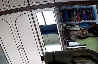 शेजाऱ्यांनी चावी ठेवली, पुण्यातील शेजारणीने रोज घरात मारला डल्ला