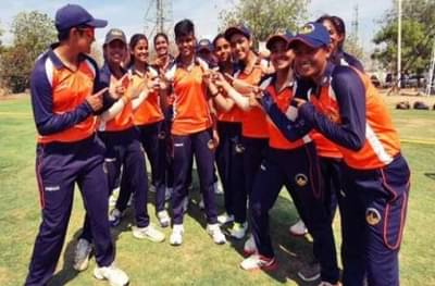 अंडर 19 संघात महिला क्रिकेटपटूचा नवा विक्रम, एकटीनेच अख्ख्या संघाला तंबूत पाठवले