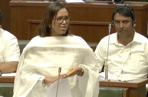 पहिली ते आठवी परीक्षा रद्द, नववी आणि 11 वीची परीक्षा 15 एप्रिलनंतर
