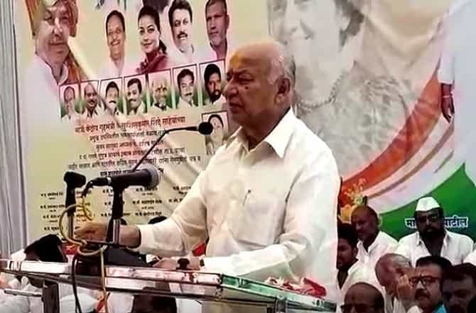 अजूनही मोदीबाबाची थोडी थोडी हवा : सुशीलकुमार शिंदे