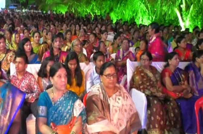 शिर्डीतील लग्नात महिलाराज, बेटी बचाओ, बेटी पढाओचा संदेश