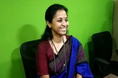 VIDEO : आता अजित पवारांबाबत महत्त्वाची बातमी! स्टुडिओमध्ये सुप्रिया सुळे न्यूज अँकरच्या भूमिकेत