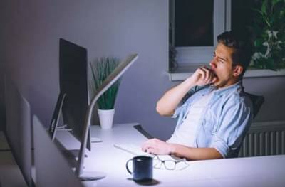 ऑफिसमध्ये 9 तास काम करताय, तर तुम्हाला या आजारांचा सर्वाधिक धोका