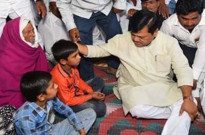 पाथर्डीच्या शेतकऱ्याच्या तिन्ही मुलांच्या शिक्षणाची जबाबदारी आमची : प्रविण दरेकर