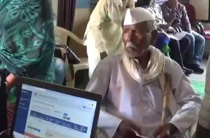 कर्जमाफी झाली, अंगठ्याचा गोंधळ कायम, आधारच्या घोळानं कर्जमाफीची वाट बिकट
